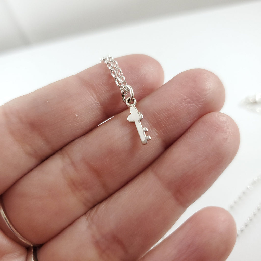Sterling Silver Mother-Daughter Necklace Set – Heart with Key Cutout & Matching Key on 18" + 16" Chains